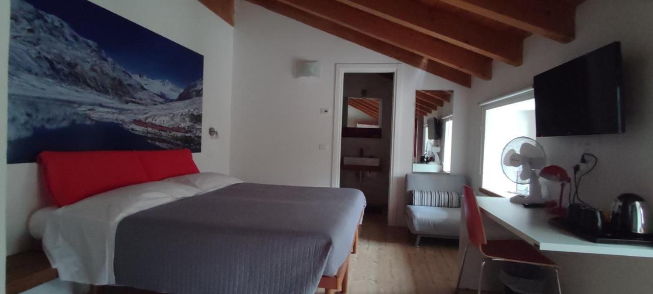 Bed and Breakfast Le Stanze Del Trenino Rosso Tirano Zewnętrze zdjęcie